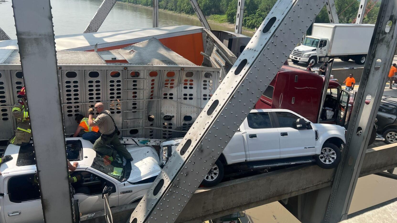 Four-Vehicle Crash on Missouri River Bridge Leaves One Injured During Morning Traffic