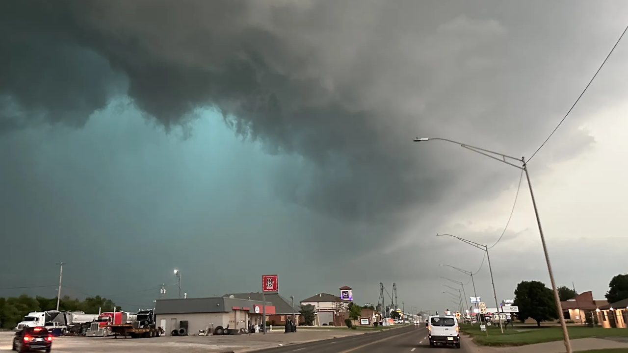 Severe Thunderstorm Watch in Western Missouri – Here’s What You Need to Know to Stay Safe!