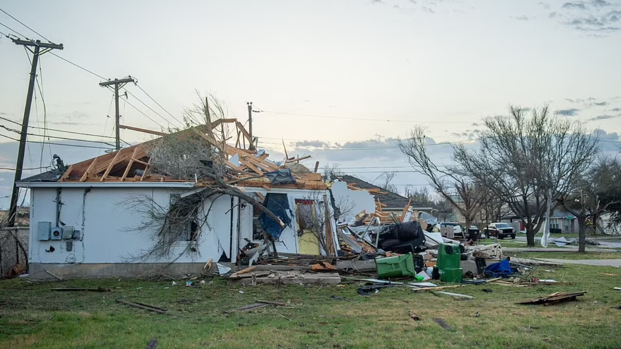 Severe Weather Warning: Damaging Winds Expected in Florida, Alabama, and Mississippi